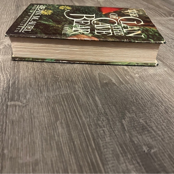 Vintage Clan Of The Cave Bear Jean M Auel Earths Children Book Hardcover 1980 - Picture 7 of 10